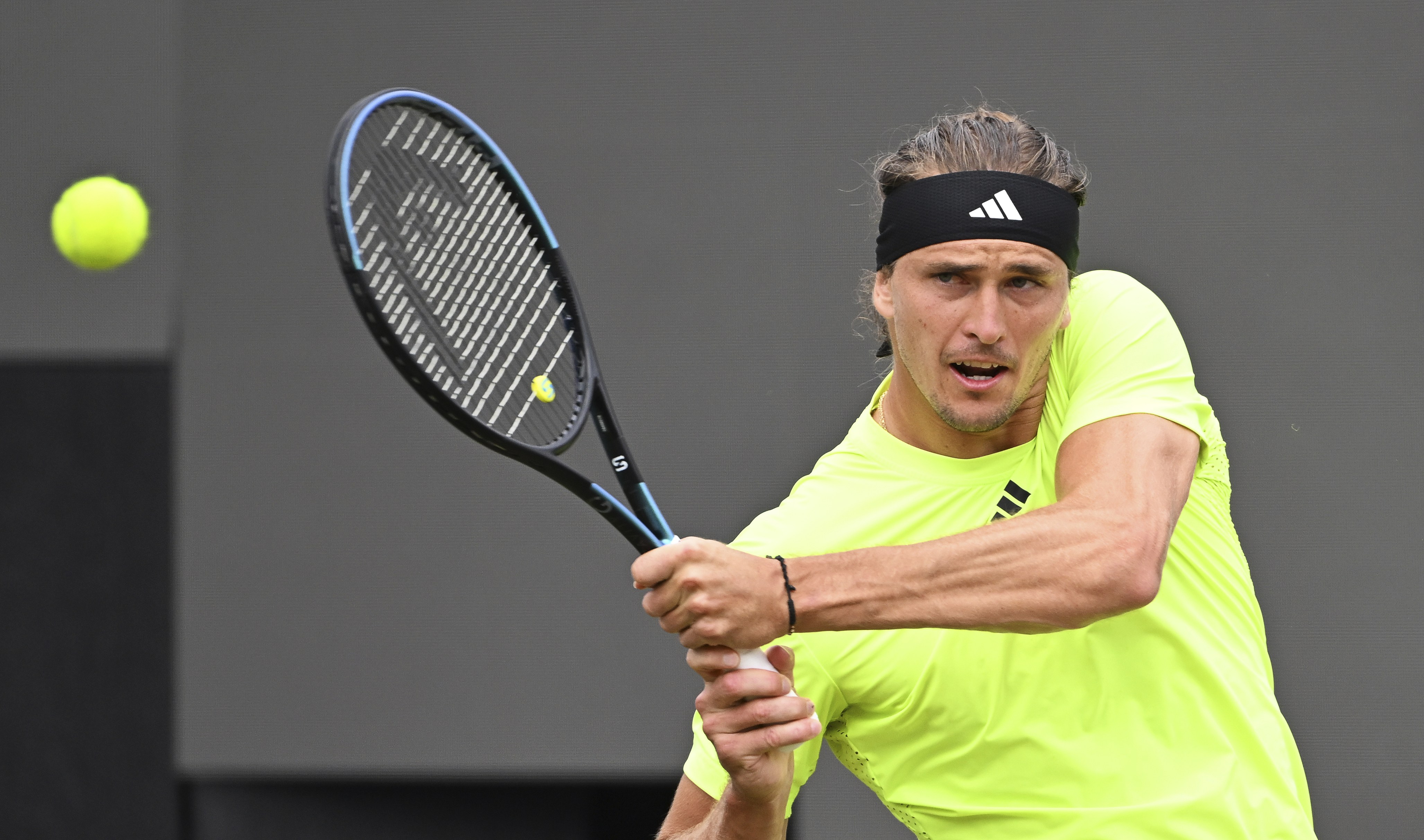 斯图加特迎意大利杯关键赛，集结日临场应变，震撼外界，年轻球员得到机会的简单介绍